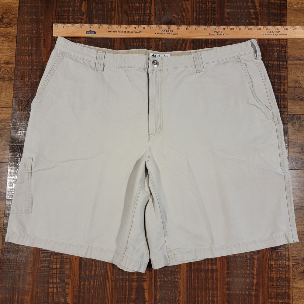 Columbia Sportswear Company Men's Tan Cargo Shorts Size 46 X 10" Inseam Pockets